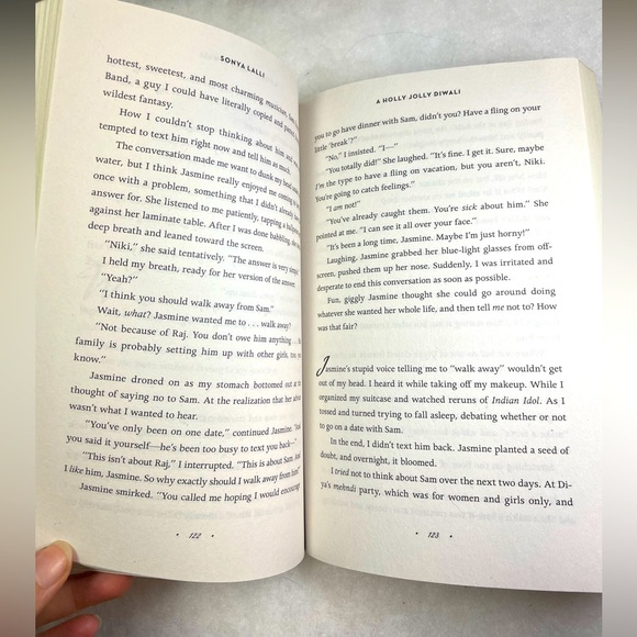 A Holly Jolly Diwali by Sonya Lalli beautiful romance book that will hook you ! - Picture 4 of 5